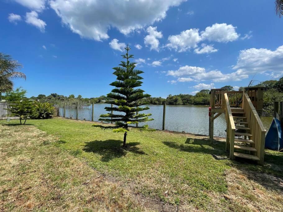 Merrit Island Waterfront House Lots Of Parking Βίλα Merritt Island Εξωτερικό φωτογραφία